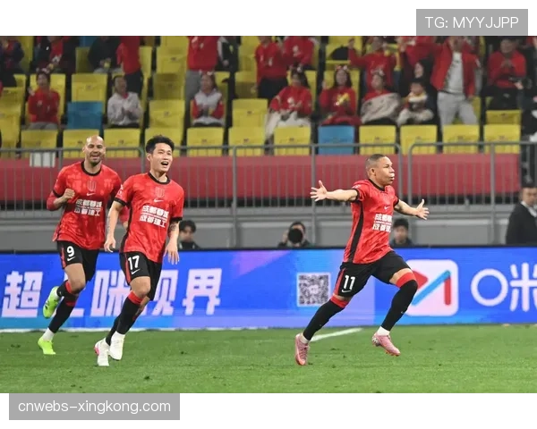 评论：VAR介入“压迫中犯规”的判罚尺度不一，引发教练群体新争论